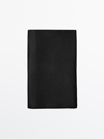 Черен вълнен шал