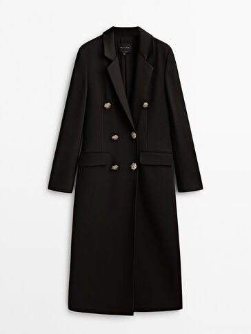 Дълго черно палто с двуредно закопчаване
