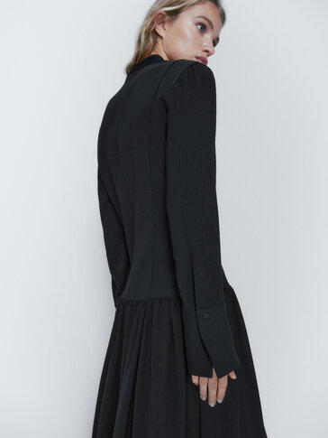 Zwarte jurk met klokkende rok