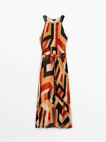 Pleated dress with a geometric print