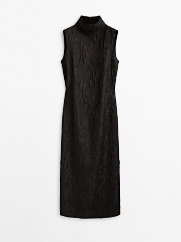Czarna żakardowa sukienka średniej długości