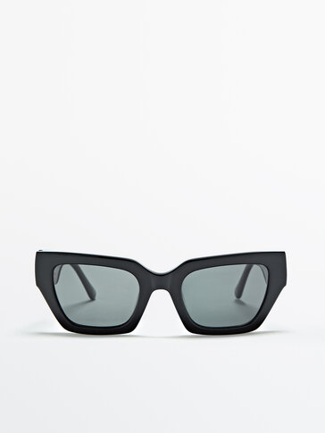 Kwadratowe okulary przeciwsłoneczne w czarnej oprawce