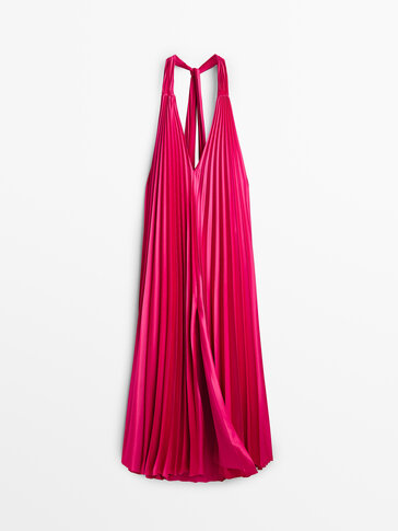 Plisowana sukienka w kolorze fuksji z dekoltem halter − Studio