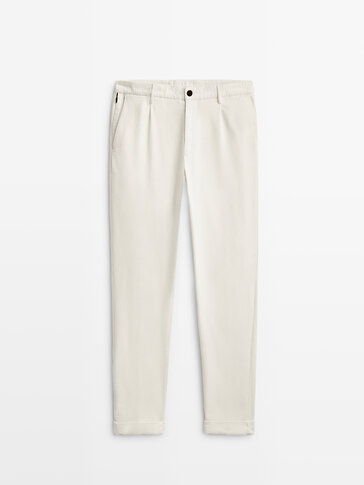 מכנסי Chinos בגזרת Relaxed fit מבד קורדרוי - Limited Edition