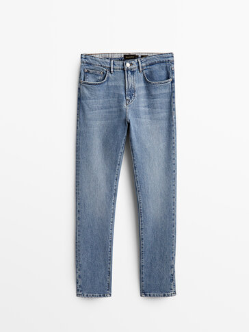 Jeans med avsmalnet ben og utvasket effekt