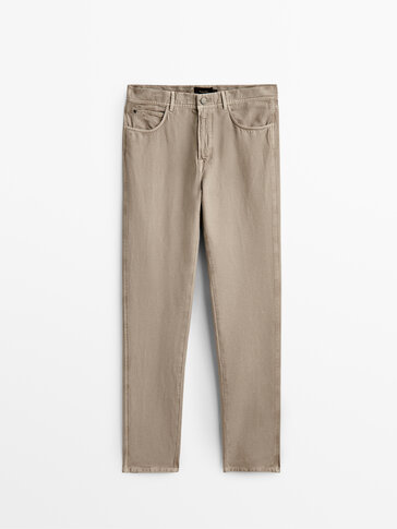 Siaurėjančios džinsų modelio kelnės iš medvilnės ir lino
