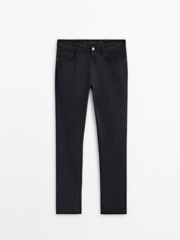Calças estilo jeans tapered fit