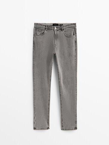 Jeans efeito lavado corte afunilado