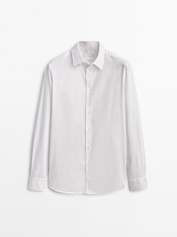 Beyaz slim fit pamuklu gömlek