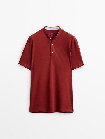 Polo marškinėliai su kontrastinga juostine apykakle ir trumpomis rankovėmis