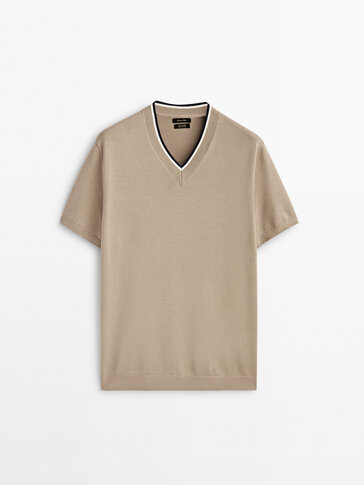 Knit short sleeve T-shirt with V-neck