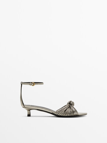 Skórzane sandały z metalicznymi paskami na średnim obcasie - Studio