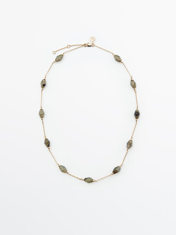 Lančana ogrlica s rombičnim kamenčićima