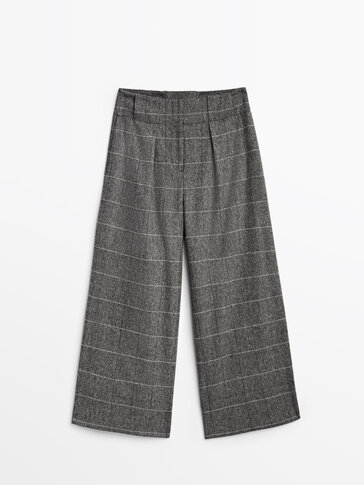 Килоти панталони со фалти и кариран дезен