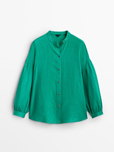 camisa con manga abullonada