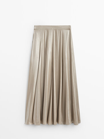Long laminated skirt
