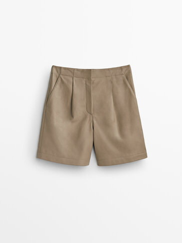 Sand-coloured nappa leather Bermuda shorts with darts