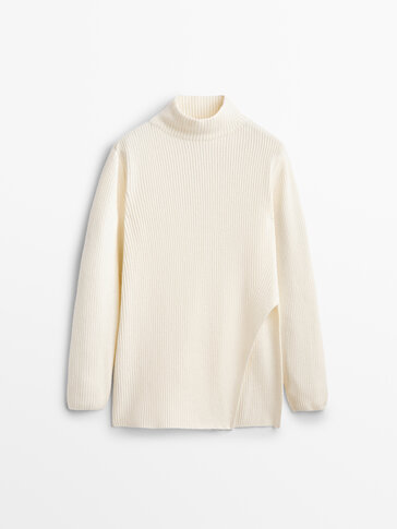 Wool sweater with asymmetric hem