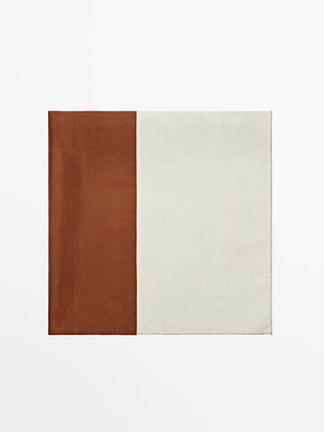 Foulard carré en pure soie