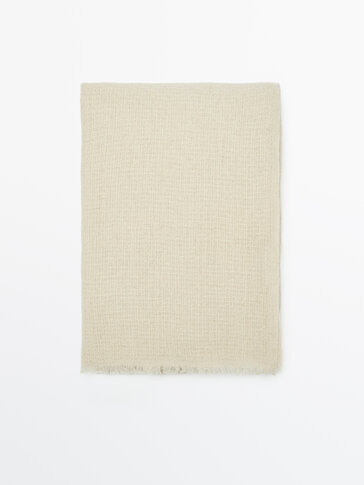 Schal aus reiner Wolle mit sichtbarem Fadenverlauf