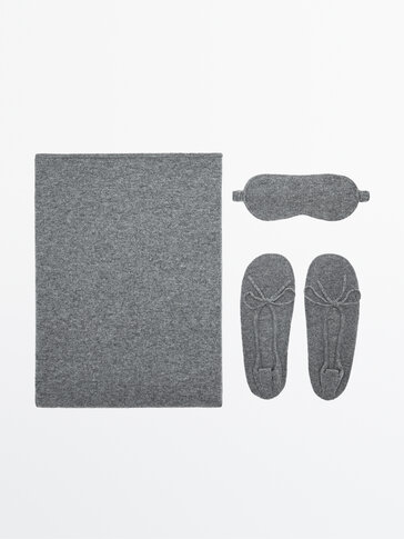 Pack comprising a cashmere wool scarf, eye mask and slippers