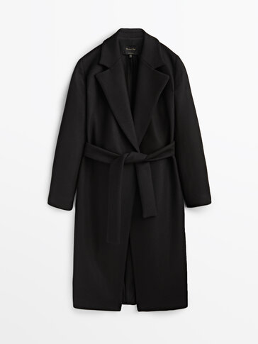 Црн волнен капут во стил на наметка