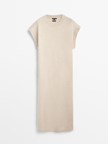 Долг фустан од 100% кашмир со кратки ракави