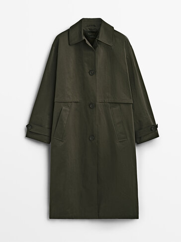 Green buttoned trench coat