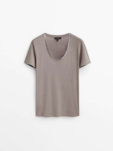 T-shirt with foil detail on the neck