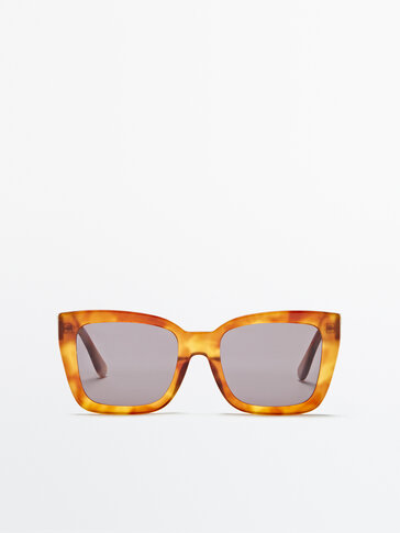 Квадратные солнцезащитные очки в черепаховой оправе