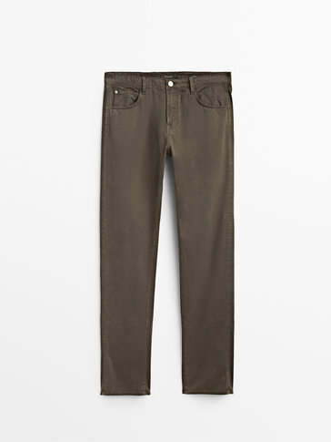 Keprové džínsové nohavice úzkeho strihu s roztrhaným efektom