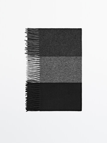 Tørklæde i 100% uld med sildebensmønster