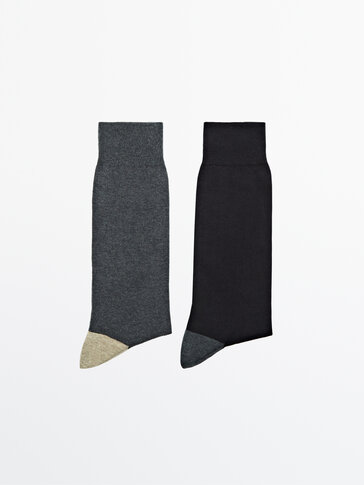 Balenie kontrastných bavlnených ponožiek