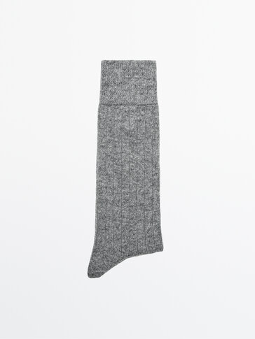 Ribstrikkede sokker i uldblanding