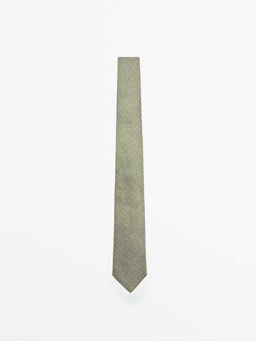 Plain silk tie