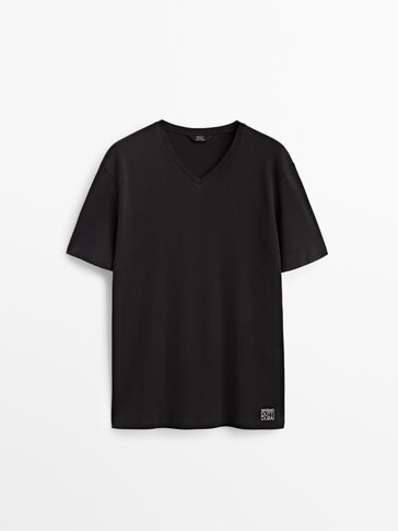 100% cotton V-neck T-shirt