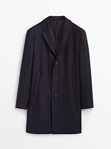 Tamnoplavi kaput od kepera formalnog stila