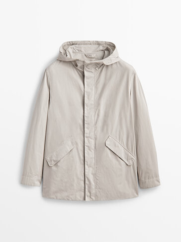 Thermo-sealed parka with hood