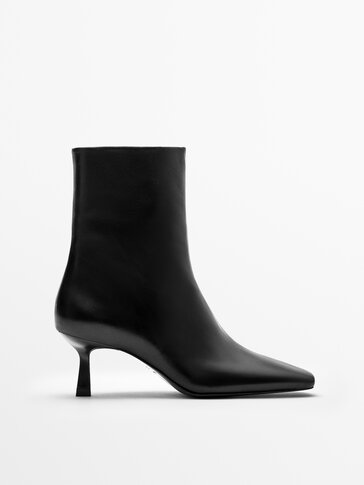 LEATHER SQUARE-TOE ANKLE BOOTS