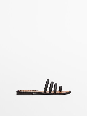 LEATHER FLAT STRAPPY SANDALS