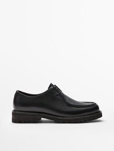Schwarze Schuhe aus Nappaleder