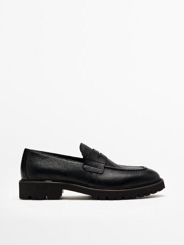 BLACK LEATHER LOAFERS WITH TRACK SOLES