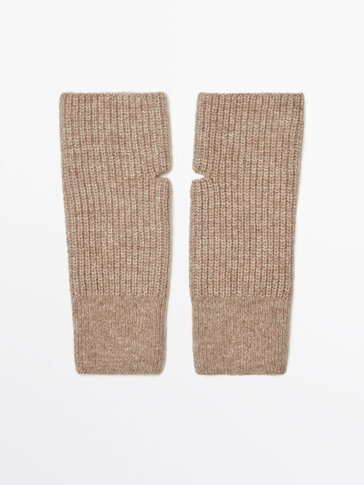 Ribbed knit mittens