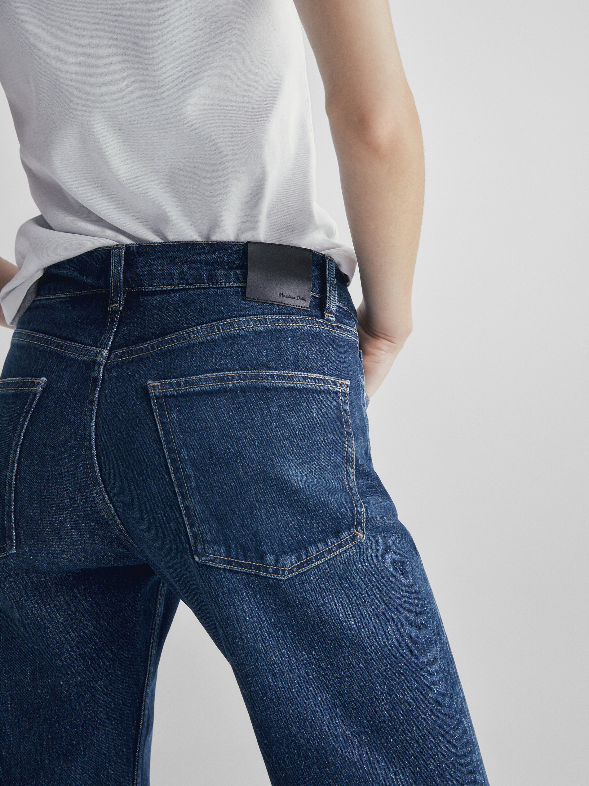 Massimo Dutti Jeans tiro medio corte recto confort
