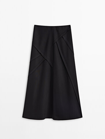 Długa czarna spódnica z widocznymi szwami − Limited Edition