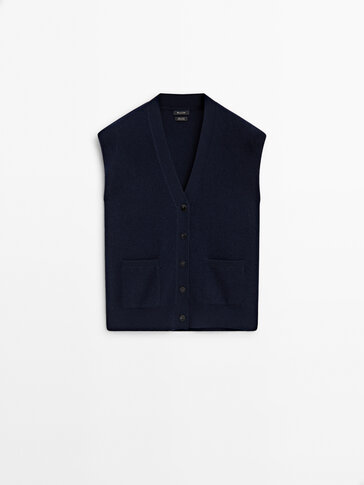 100% wool knit waistcoat with pockets