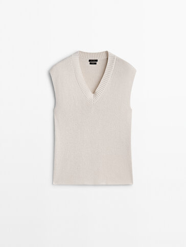 V-neck knit vest · Cream · Sweaters And Cardigans | Massimo Dutti