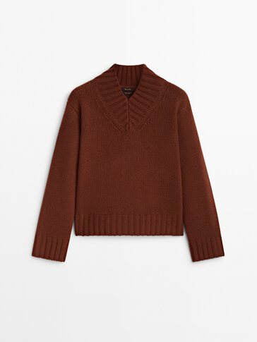 High V-neck wool blend sweater