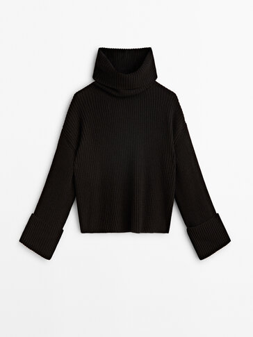 High neck knit sweater with double cuffs
