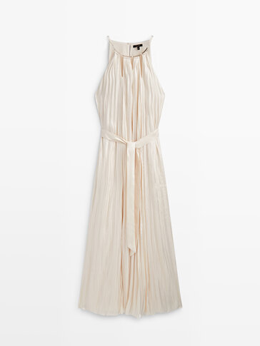 Parlak taşlı pilili uzun halter yaka elbise